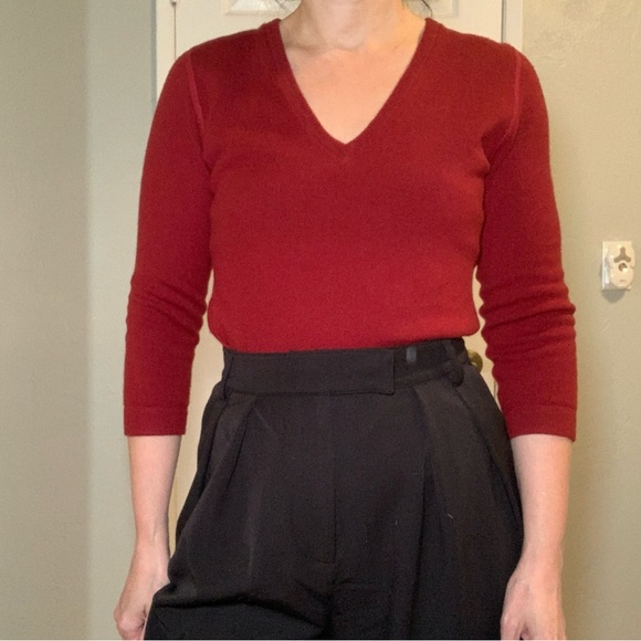 Three Dots red 100% cashmere v-neck sweater, size medium - Picture 2 of 8